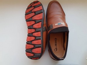 Отдам даром мужскую обувь ботинки 41 размер - 20180319_183416.jpg