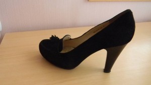 Отдам замшевые туфли 37 р. - DSCN3505.JPG