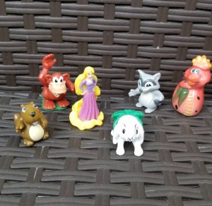 Игрушки из киндер сюрпризов 1кг - 20180406_153318.jpg