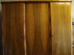 Отдам шкаф платяной деревянный трехстворчатый - 1.JPG