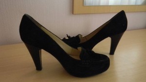 Отдам замшевые чёрные туфли 37 р. - DSCN3507.JPG