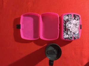 Пакет вещей 42 2 контейнера для еды термочашка отдано - IMG_20180617_002715.jpg