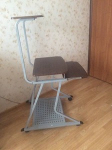 Компьтерный стол б у - FA0BADB3-8234-4ED5-BE82-662E7CA00931.jpeg