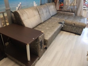 Угловой диван со столиком - 20190406_131244.jpg