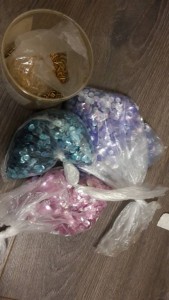 Отдам пайетки и немного бисера - 20190418_224020.jpg