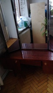 Мебель б\у : гардероб, сервант, трельяж - трельяж открытые дверцы зеркала.jpg