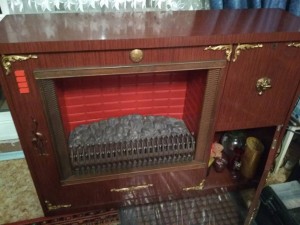 Отдам бесплатно мебель шкафы, комоды, кровать, электрокамин из-за ремонта. - sASjxN97cTU.jpg