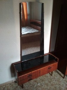 Отдам бесплатно мебель шкафы, комоды, кровать, электрокамин из-за ремонта. - vaw16y2dZaM.jpg