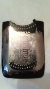 На фото у крышки ещё один рожок цел. Хотела закрыть и второй обломала.